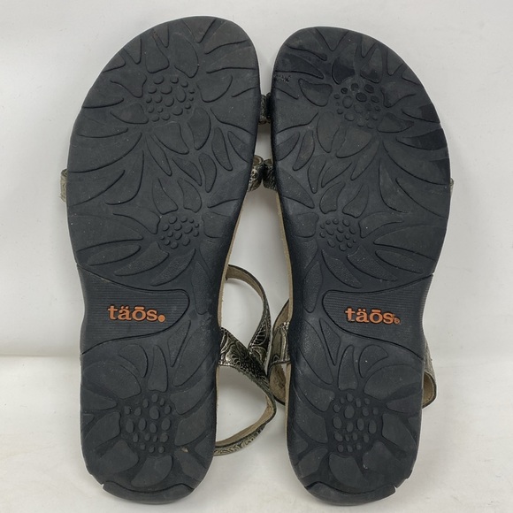 Taos Trophy Floral Embossed Pewter Leather Sandals - Picture 9 of 10